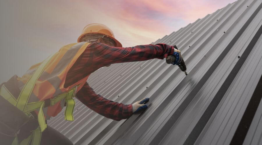 Professional residential roofers in Elwood, KS